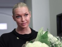 Бузову затравили за изображение без макияжа